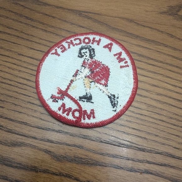 - - I'm a Hockey Mom patch. Sew on. Vintage. 3 inches . Kitchi. - Picture 2 of 3